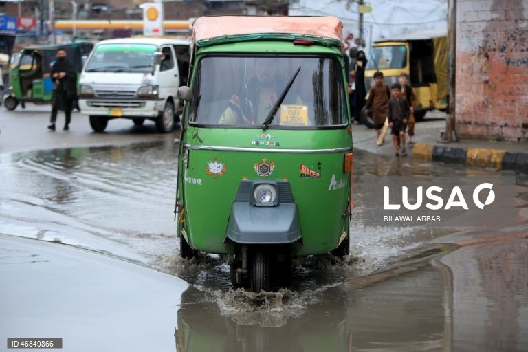 Paquistão: Chuva intensa em Peshawar