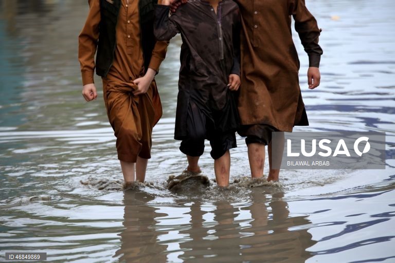 Paquistão: Chuva intensa em Peshawar
