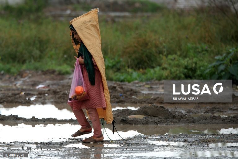 Paquistão: Chuva intensa em Peshawar