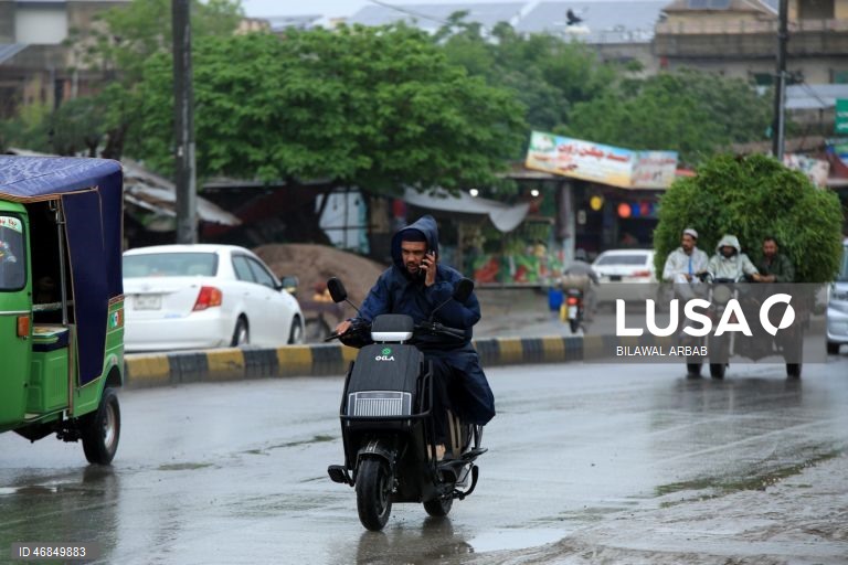 Paquistão: Chuva intensa em Peshawar