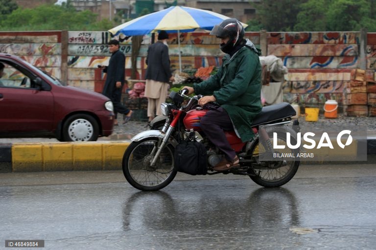 Paquistão: Chuva intensa em Peshawar