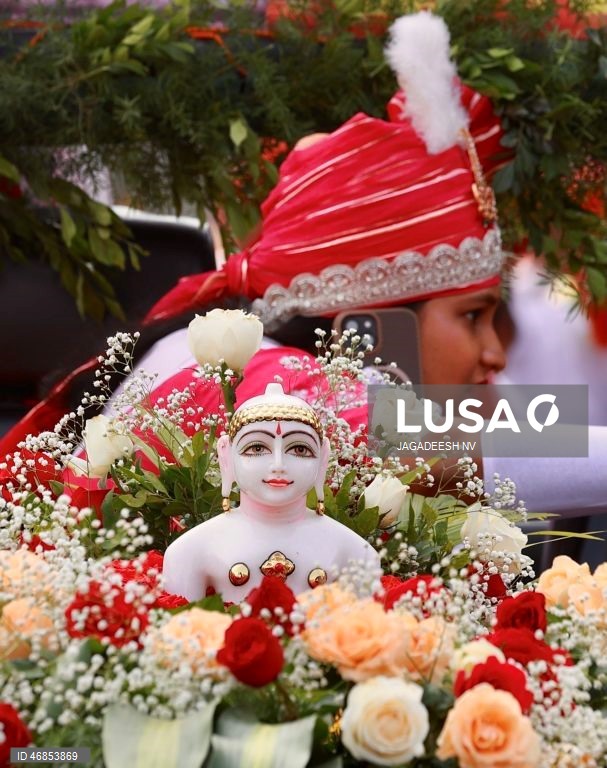 Índia: Celebrações em Bangalore do nascimento de Mahavira, fundador do Jainismo