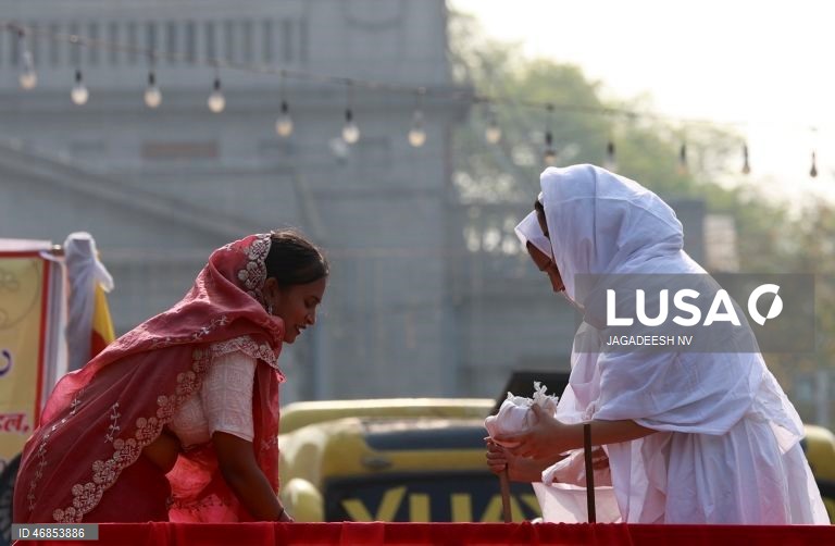 Índia: Celebrações em Bangalore do nascimento de Mahavira, fundador do Jainismo