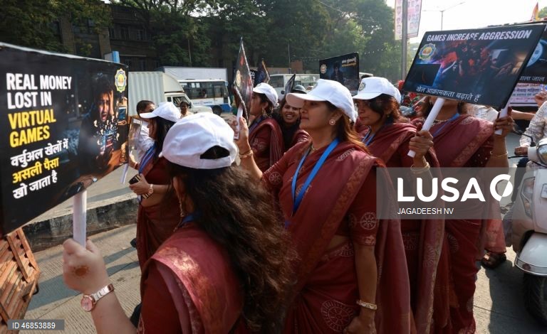 Índia: Celebrações em Bangalore do nascimento de Mahavira, fundador do Jainismo