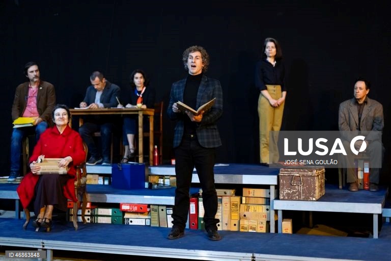 Ensaio de imprensa da peça "Nesta Hora Primeira: de Novo"