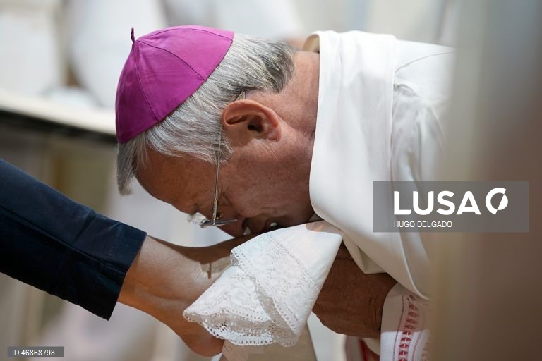 D. Andrés Carrascosa Cosono, Núncio Apostólico em Portugal presidiu esta tarde á celebração do “Lava Pés” na Sé Catedral de Braga, durante as Solenidades da Semana Santa de Braga, Portugal, 2 Abril  2026. HUGO DELGADO/LUSA
