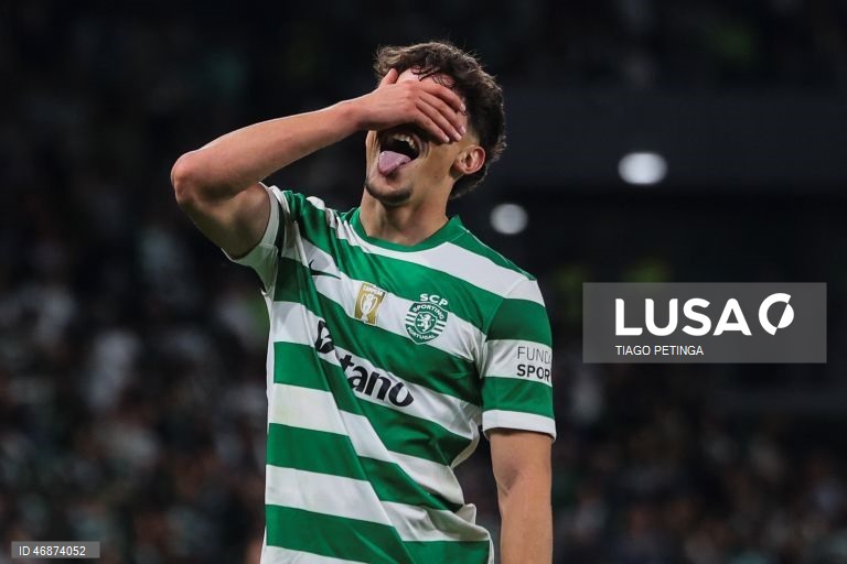 O Sporting venceu hoje na receção ao Santa Clara, por 4-2, depois de ter começado o jogo da 28.ª jornada da I Liga portuguesa de futebol a perder, colocando-se provisoriamente a quatro pontos do líder FC Porto.