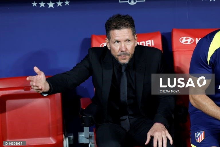 Campeão FC Barcelona reforçou hoje a liderança isolada da Liga espanhola de futebol e deixou o perseguidor Real Madrid a sete pontos, ao vencer com reviravolta na visita ao Atlético de Madrid (2-1), na 30.ª jornada.