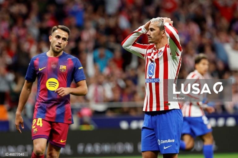 Campeão FC Barcelona reforçou hoje a liderança isolada da Liga espanhola de futebol e deixou o perseguidor Real Madrid a sete pontos, ao vencer com reviravolta na visita ao Atlético de Madrid (2-1), na 30.ª jornada.