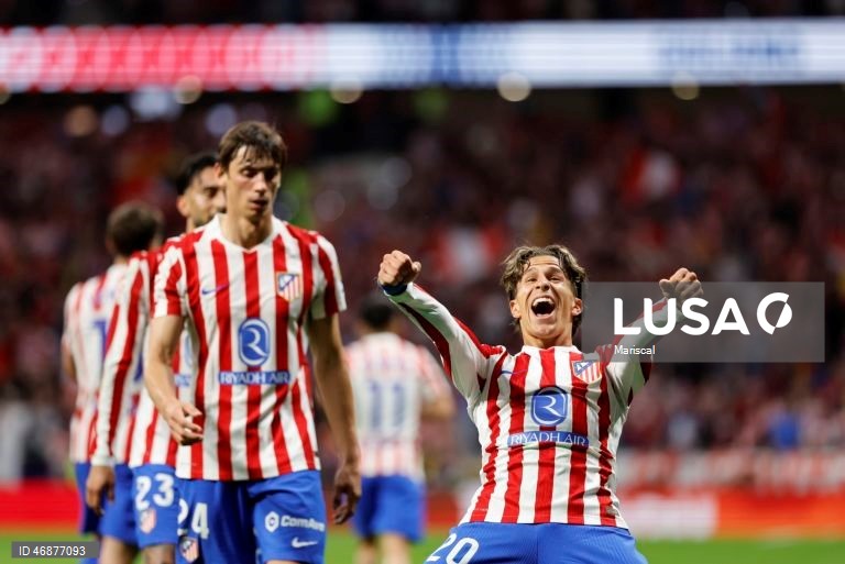 Campeão FC Barcelona reforçou hoje a liderança isolada da Liga espanhola de futebol e deixou o perseguidor Real Madrid a sete pontos, ao vencer com reviravolta na visita ao Atlético de Madrid (2-1), na 30.ª jornada.