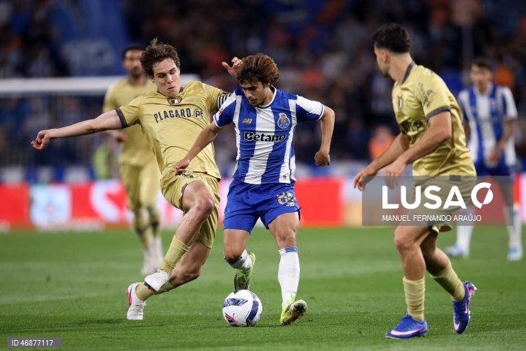 O FC Porto concedeu hoje frente ao Famalicão o terceiro empate caseiro na I Liga portuguesa de futebol, com a igualdade 2-2 no jogo da 28.ª jornada a deixar o líder com cinco pontos de vantagem sobre o Sporting.