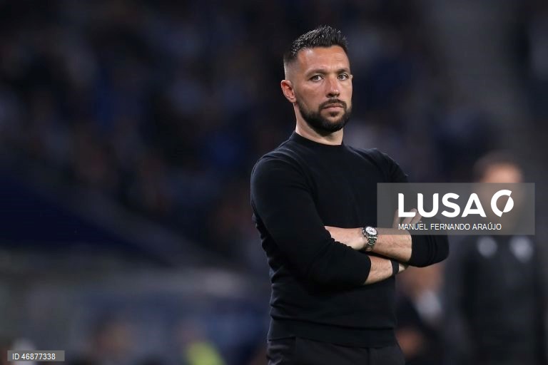 O FC Porto concedeu hoje frente ao Famalicão o terceiro empate caseiro na I Liga portuguesa de futebol, com a igualdade 2-2 no jogo da 28.ª jornada a deixar o líder com cinco pontos de vantagem sobre o Sporting.