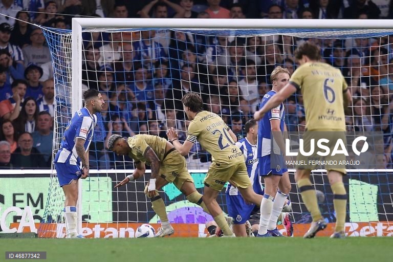 O FC Porto concedeu hoje frente ao Famalicão o terceiro empate caseiro na I Liga portuguesa de futebol, com a igualdade 2-2 no jogo da 28.ª jornada a deixar o líder com cinco pontos de vantagem sobre o Sporting.