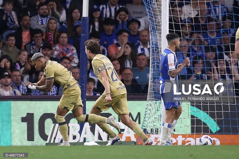 O FC Porto concedeu hoje frente ao Famalicão o terceiro empate caseiro na I Liga portuguesa de futebol, com a igualdade 2-2 no jogo da 28.ª jornada a deixar o líder com cinco pontos de vantagem sobre o Sporting.