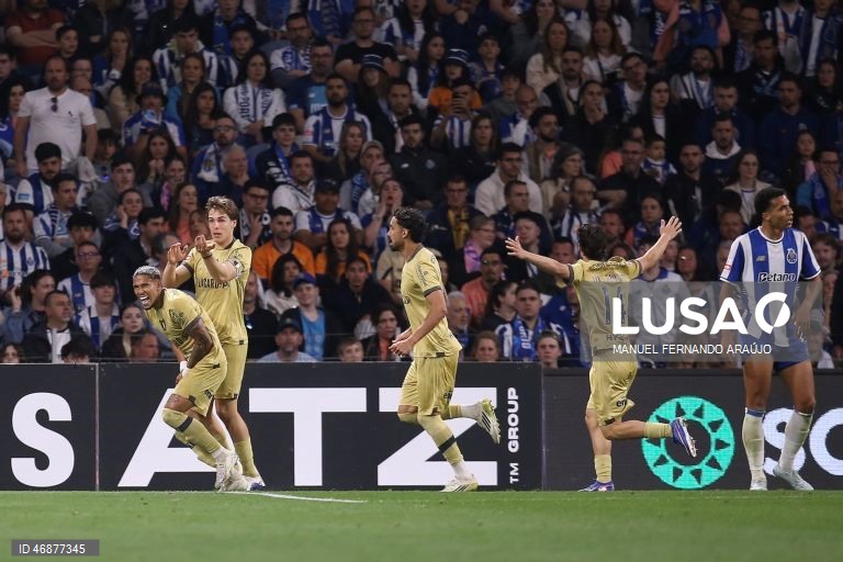 O FC Porto concedeu hoje frente ao Famalicão o terceiro empate caseiro na I Liga portuguesa de futebol, com a igualdade 2-2 no jogo da 28.ª jornada a deixar o líder com cinco pontos de vantagem sobre o Sporting.