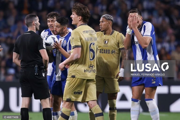 O FC Porto concedeu hoje frente ao Famalicão o terceiro empate caseiro na I Liga portuguesa de futebol, com a igualdade 2-2 no jogo da 28.ª jornada a deixar o líder com cinco pontos de vantagem sobre o Sporting.