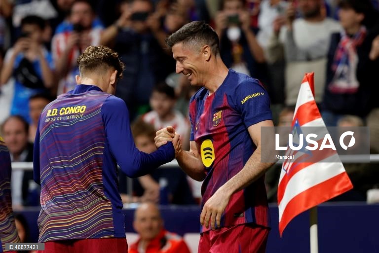 Campeão FC Barcelona reforçou hoje a liderança isolada da Liga espanhola de futebol e deixou o perseguidor Real Madrid a sete pontos, ao vencer com reviravolta na visita ao Atlético de Madrid (2-1), na 30.ª jornada.