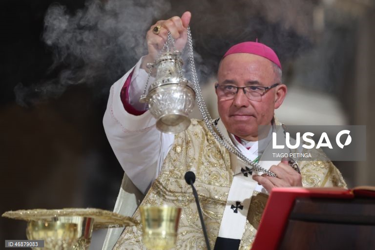 Missa solene da Ressurreição do Senhor poresidida pelo patriarca de Lisboa, Rui Valério, no âmbito do Domingo de Páscoa na Sé de Lisboa, 5 de abril de 2026. TIAGO PETINGA/LUSA