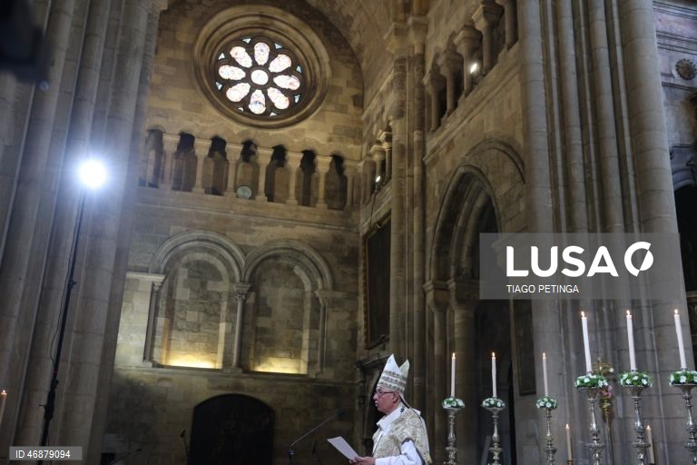 Missa solene da Ressurreição do Senhor poresidida pelo patriarca de Lisboa, Rui Valério, no âmbito do Domingo de Páscoa na Sé de Lisboa, 5 de abril de 2026. TIAGO PETINGA/LUSA