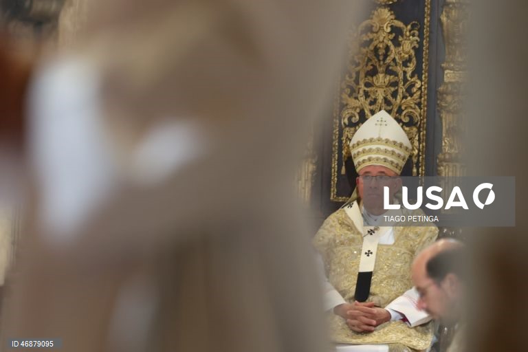 Missa solene da Ressurreição do Senhor poresidida pelo patriarca de Lisboa, Rui Valério, no âmbito do Domingo de Páscoa na Sé de Lisboa, 5 de abril de 2026. TIAGO PETINGA/LUSA
