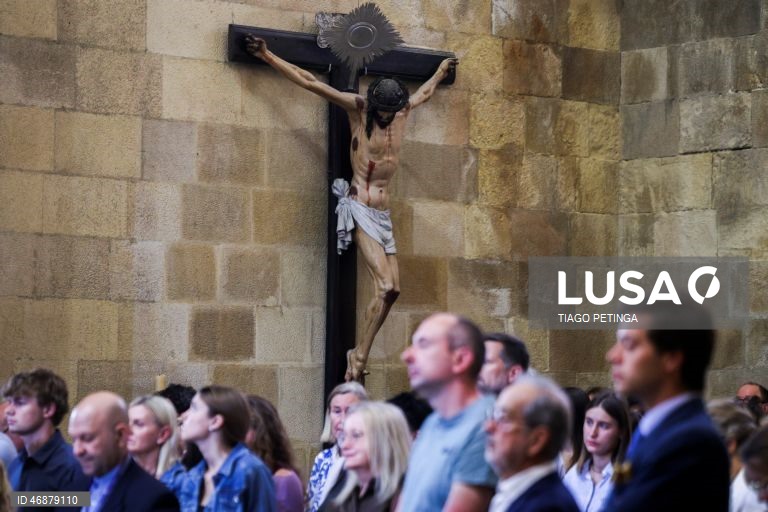 Missa solene da Ressurreição do Senhor poresidida pelo patriarca de Lisboa, Rui Valério (ausente na fotografia), no âmbito do Domingo de Páscoa na Sé de Lisboa, 5 de abril de 2026. TIAGO PETINGA/LUSA