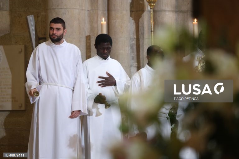 Missa solene da Ressurreição do Senhor poresidida pelo patriarca de Lisboa, Rui Valério (ausente na fotografia), no âmbito do Domingo de Páscoa na Sé de Lisboa, 5 de abril de 2026. TIAGO PETINGA/LUSA