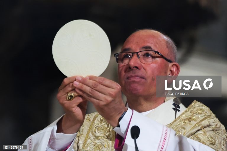 Missa solene da Ressurreição do Senhor poresidida pelo patriarca de Lisboa, Rui Valério, no âmbito do Domingo de Páscoa na Sé de Lisboa, 5 de abril de 2026. TIAGO PETINGA/LUSA