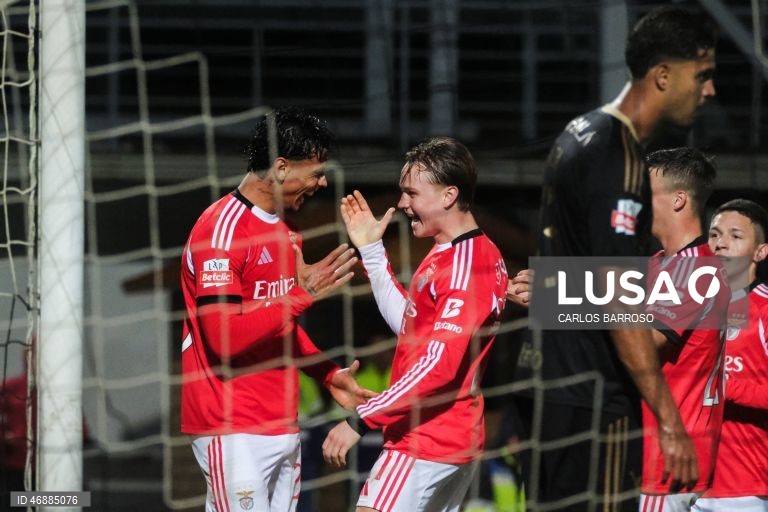 O Benfica desperdiçou hoje a oportunidade de se aproximar do FC Porto, líder da I Liga portuguesa de futebol, ao empatar 1-1 na visita ao Casa Pia, em jogo da 28.ª jornada da prova.