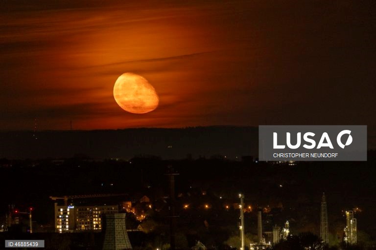 Alemanha: nascer da Lusa sobre o reator de uma central elétrica perto de Herten