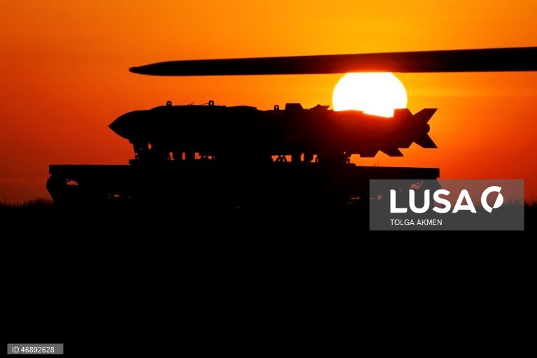 Atividade militar dos EUA na base da RAF Fairford, durante um cessar-fogo provisório entre os EUA e o Irão. 