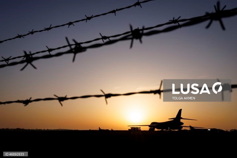 Atividade militar dos EUA na base da RAF Fairford, durante um cessar-fogo provisório entre os EUA e o Irão. 