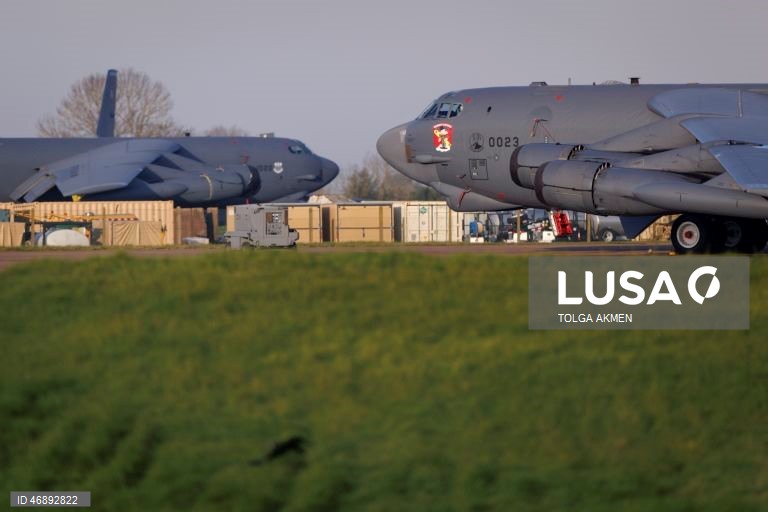 Atividade militar dos EUA na base da RAF Fairford, durante um cessar-fogo provisório entre os EUA e o Irão. 