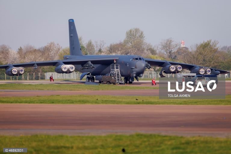Atividade militar dos EUA na base da RAF Fairford, durante um cessar-fogo provisório entre os EUA e o Irão. 