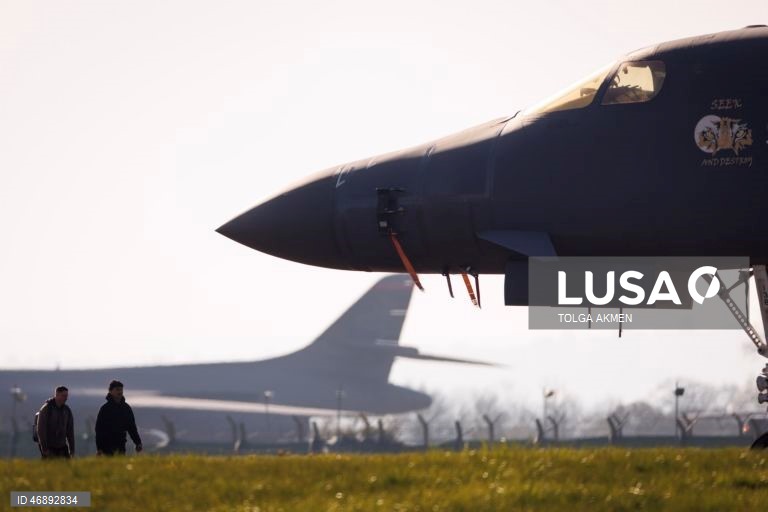 Atividade militar dos EUA na base da RAF Fairford, durante um cessar-fogo provisório entre os EUA e o Irão. 