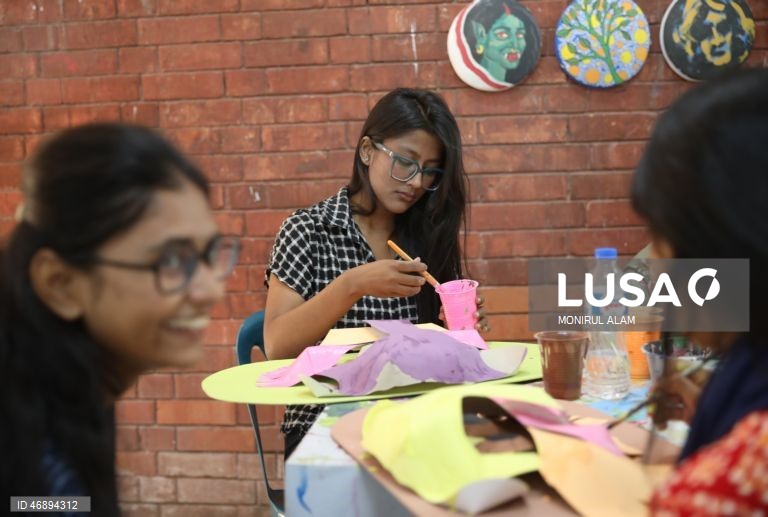 Daca: Preparações para o Ano Novo de Bangla 1433, "Pahela Baishakh"