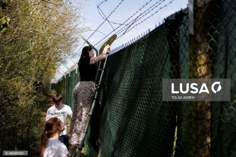 Atividade militar dos EUA na base da RAF Fairford, durante um cessar-fogo provisório entre os EUA e o Irão. 