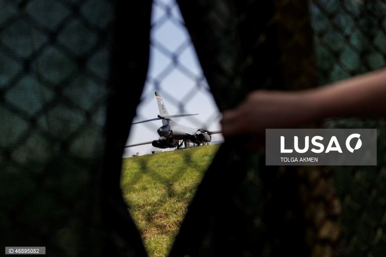 Atividade militar dos EUA na base da RAF Fairford, durante um cessar-fogo provisório entre os EUA e o Irão. 