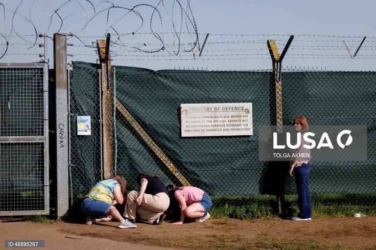 Atividade militar dos EUA na base da RAF Fairford, durante um cessar-fogo provisório entre os EUA e o Irão. 