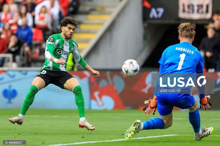 O Sporting de Braga empatou hoje a um golo na receção aos espanhóis do Betis, em encontro da primeira mão dos quartos de final da Liga Europa em futebol, disputado no Estádio Municipal de Braga.