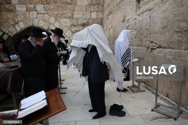 Jerusalém: O Muro das Lamentações reabre para orações