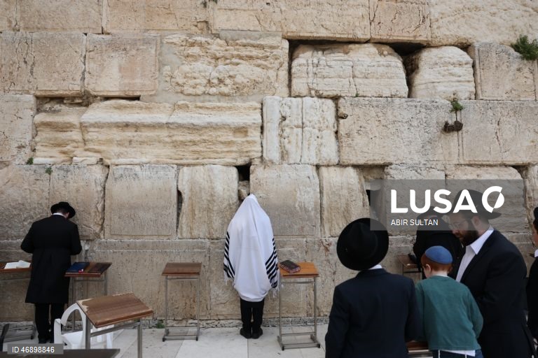 Jerusalém: O Muro das Lamentações reabre para orações