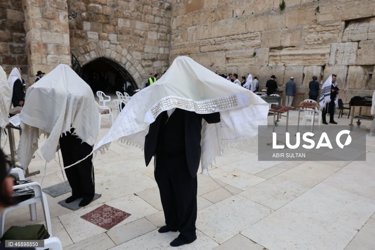 Jerusalém: O Muro das Lamentações reabre para orações