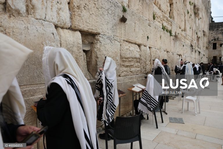 Jerusalém: O Muro das Lamentações reabre para orações