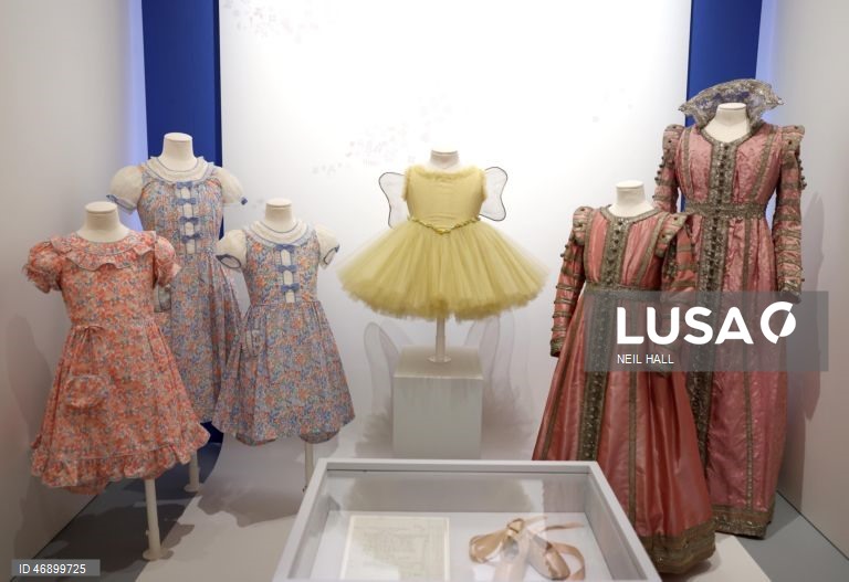 Exposição sobre o estilo da Rainha Isabel II no Palácio de Buckingham