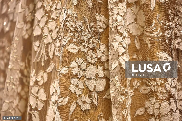 Exposição sobre o estilo da Rainha Isabel II no Palácio de Buckingham