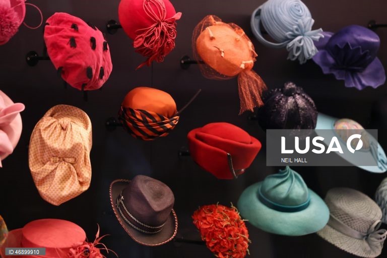 Exposição sobre o estilo da Rainha Isabel II no Palácio de Buckingham