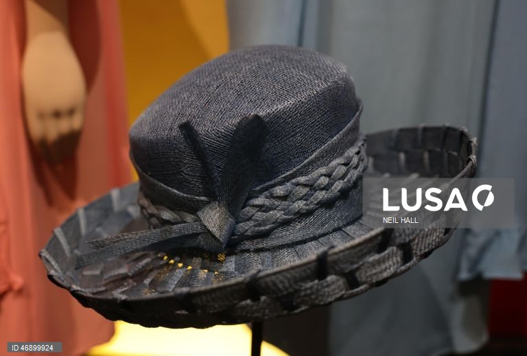 Exposição sobre o estilo da Rainha Isabel II no Palácio de Buckingham