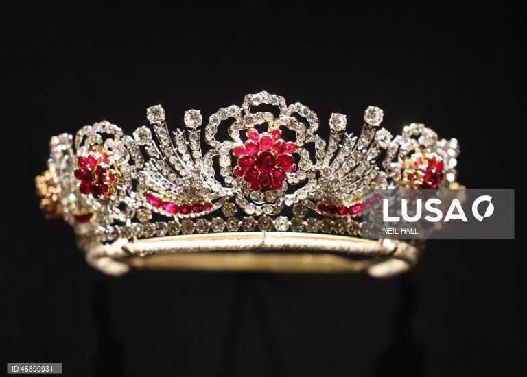 Exposição sobre o estilo da Rainha Isabel II no Palácio de Buckingham