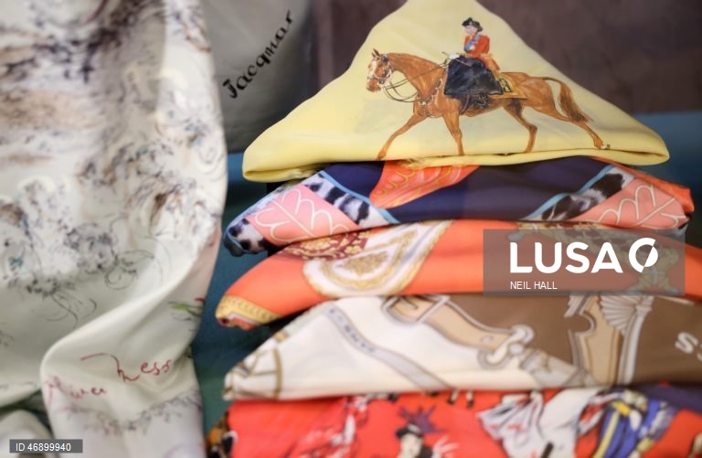 Exposição sobre o estilo da Rainha Isabel II no Palácio de Buckingham