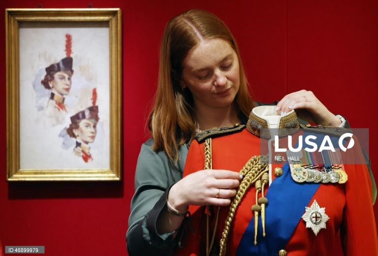 Exposição sobre o estilo da Rainha Isabel II no Palácio de Buckingham